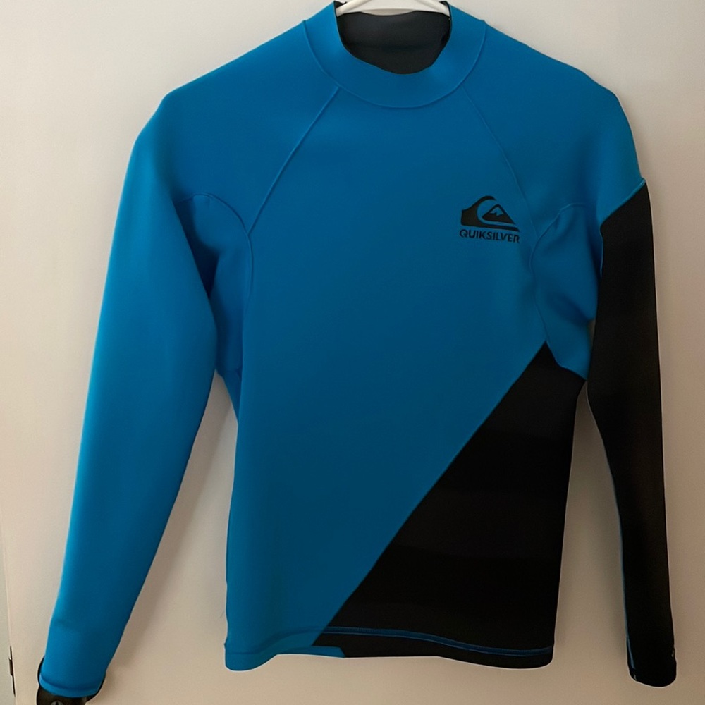 Brand new Quicksilver wetsuit rash guard syncro coil-lock..1M adult small